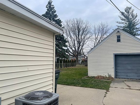 3rd image of 21112 Saint Gertrude St