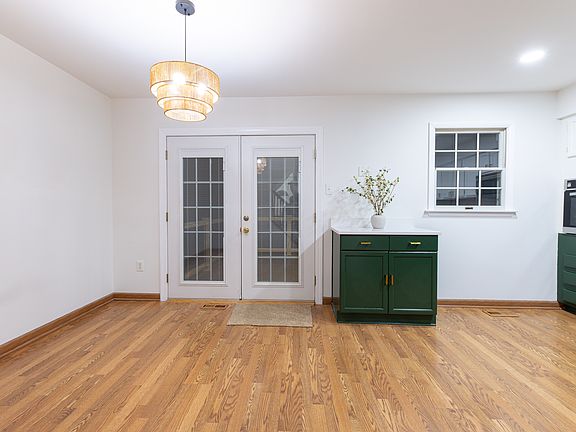 5th image of 307 Talbot Ct