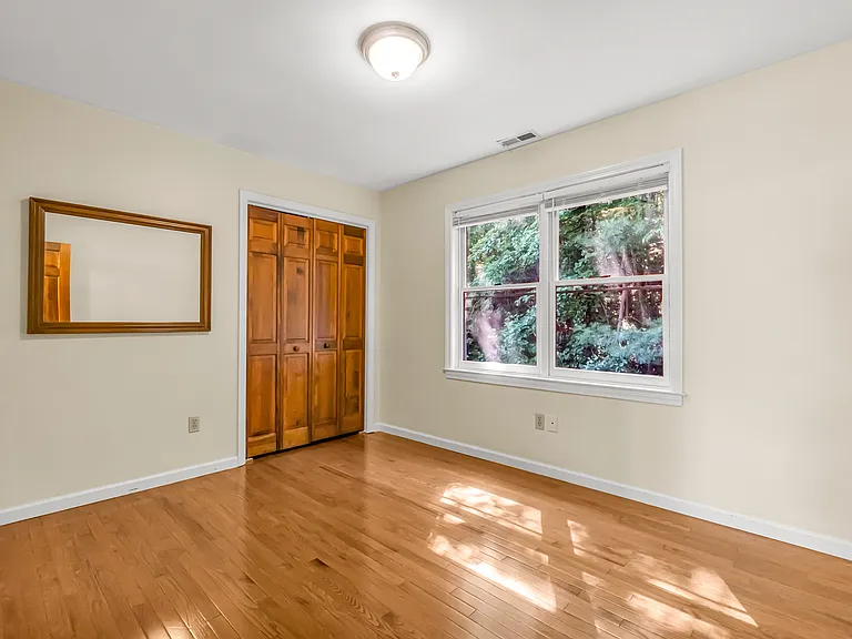 33 Serafin Ct — Photo 32