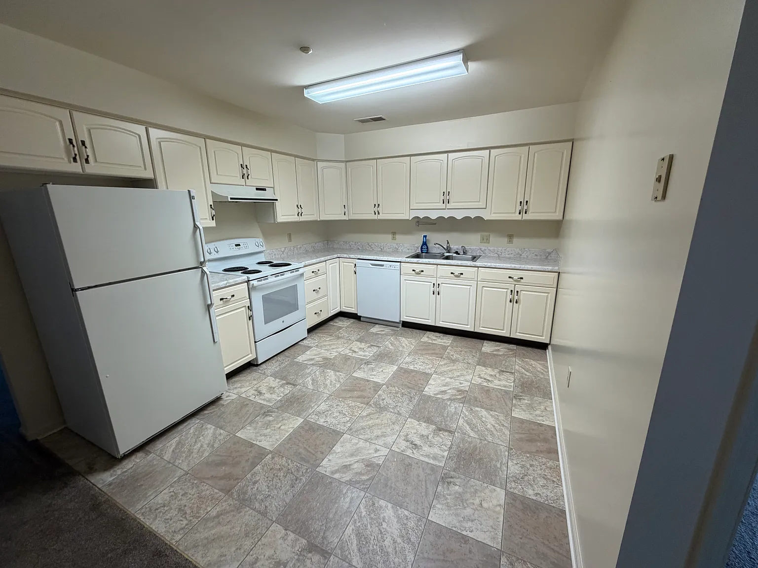 2 bed, 1.5 bath, 1050 sqft, $1,750 — Photo 3