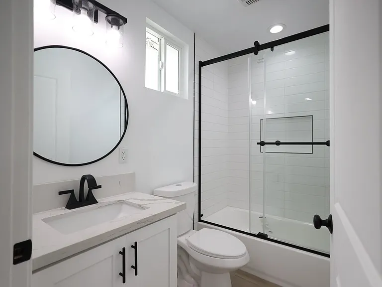 1308 E M St — Photo 14