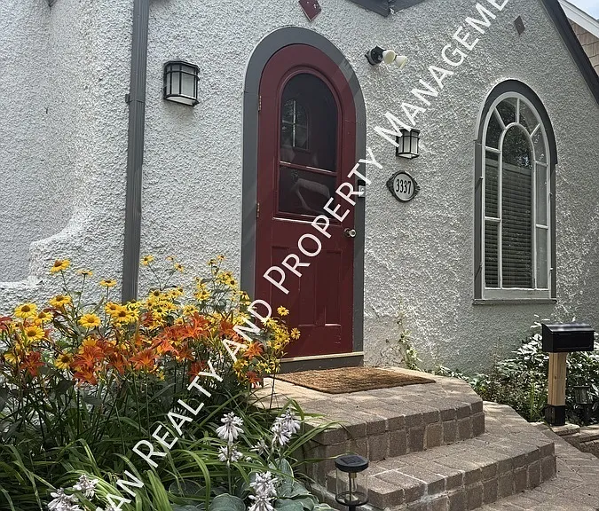3337 Angus St — Photo 2