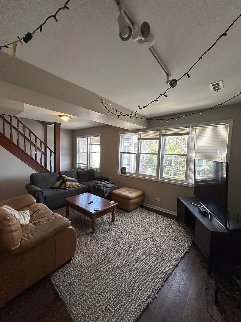 4 bed, 2.0 bath, 1850 sqft, $4,295 — Photo 2