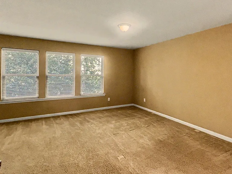 1442 Montonia St — Photo 10