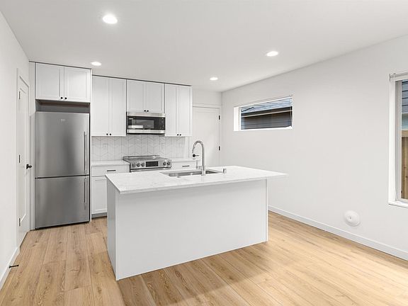 5th image of 1039 NE 100th St #B