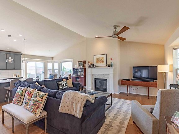 3rd image of 707 Conestoga Dr