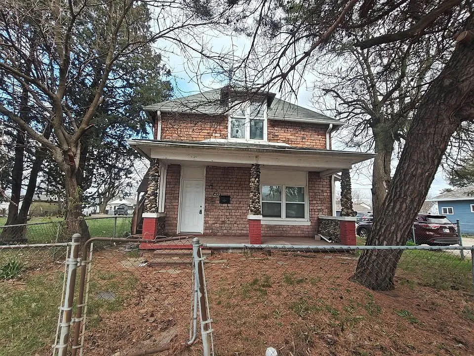 433 S Warman Ave — Photo 1
