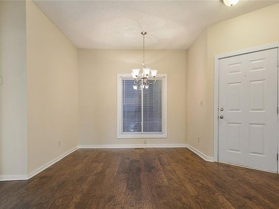 4th image of 8106 Fairview Blf