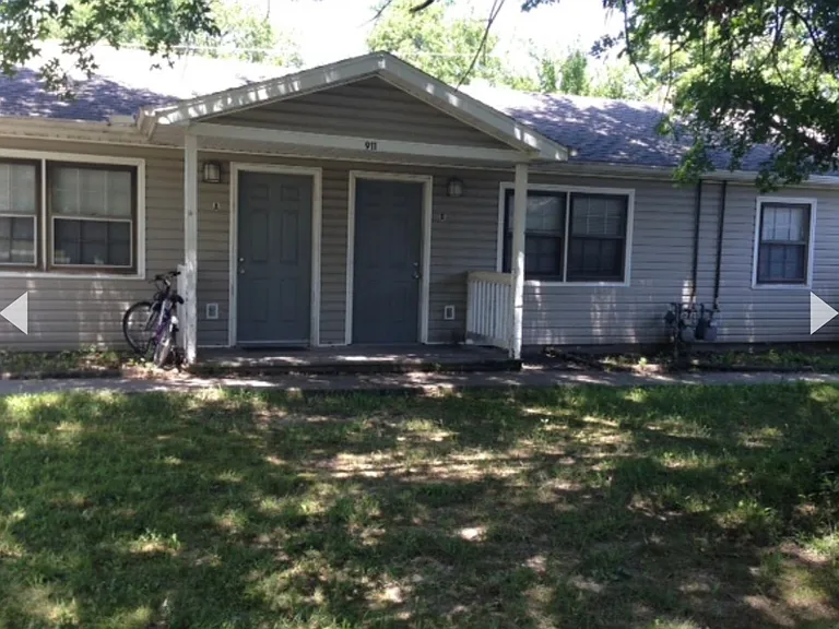 911 E Quincy St — Photo 1