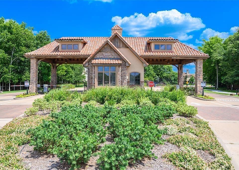 1st image of 46 Alexandra Way Cir