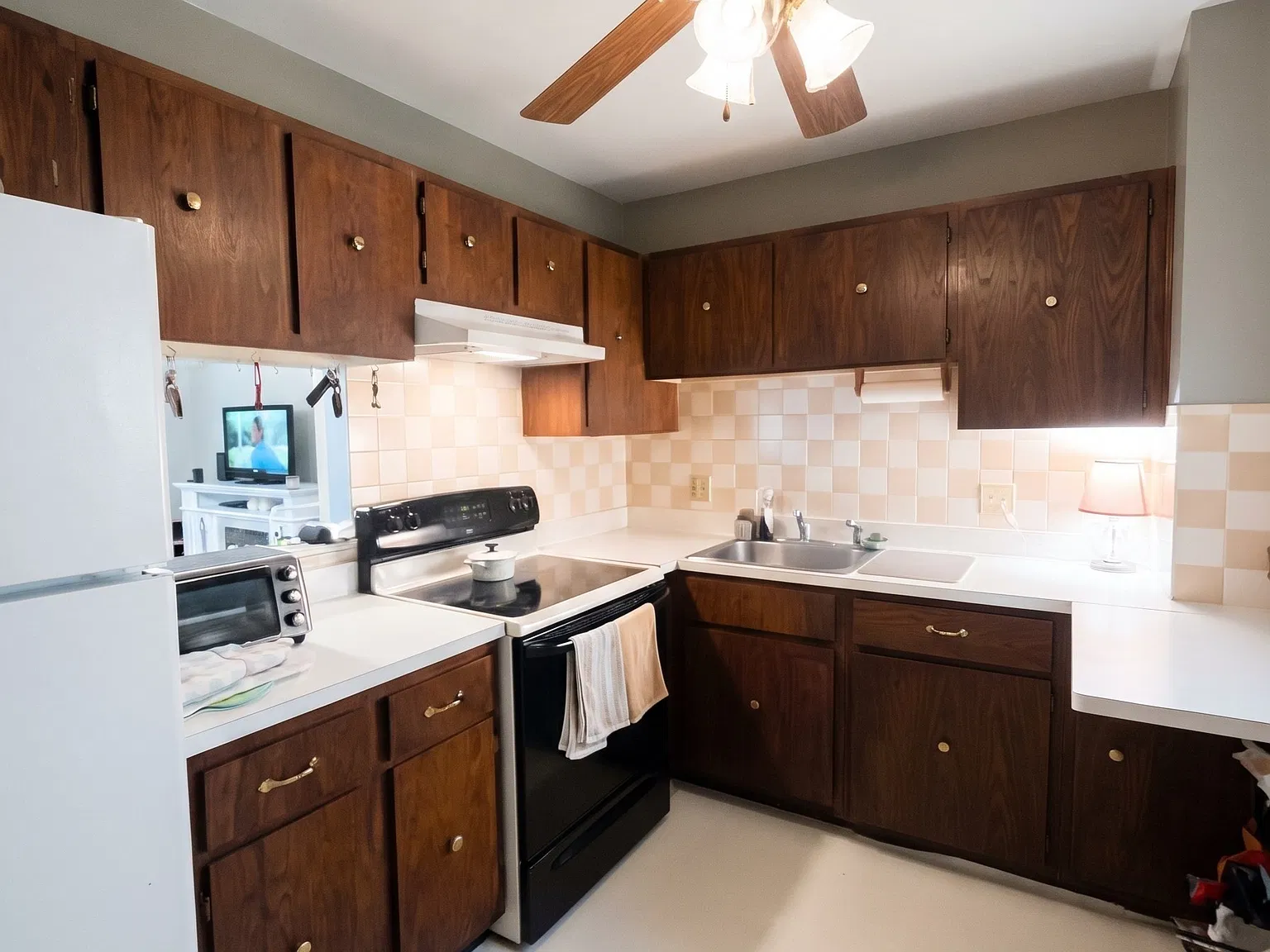 2 bed, 1.0 bath, 854 sqft, $2,100 — Photo 2