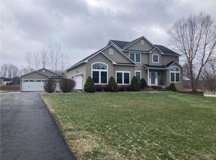 135 Snowflake Cir, Camillus, NY 13031