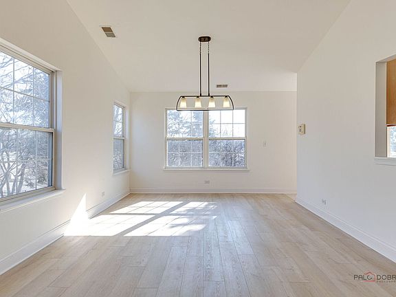 4th image of 517 E Saddlebrook Ln