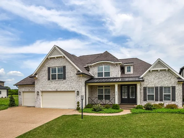 8920 Angel Dr, Newburgh, IN 47630