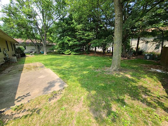 2nd image of 1824 College Manor Dr