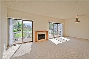 Living room :: 505 Starboard Dr.