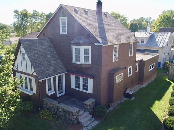4th image of 104 Summit St
