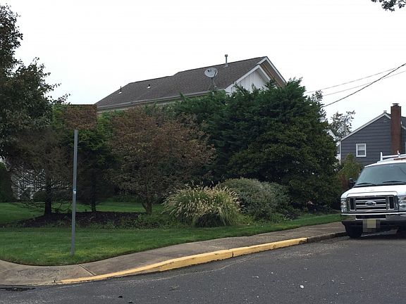 2nd image of 419 Arbutus Dr