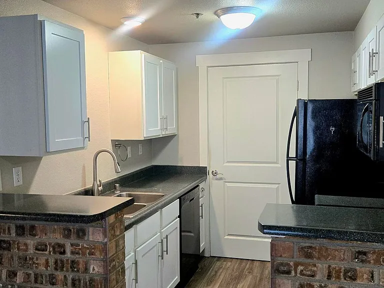 215 23rd Ave SW — Photo 76