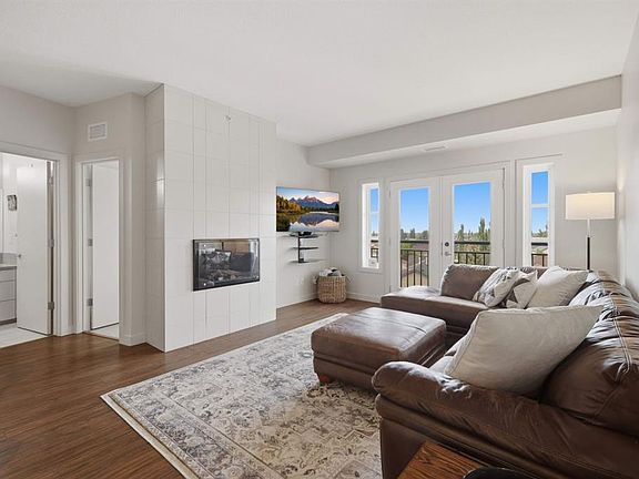 4th image of 2660 E 22nd St #5429