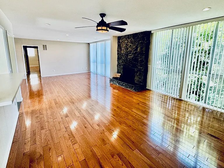 2714 W Clark Ave #F3 — Photo 2