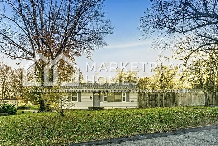 650 Robert Ave — Photo 3