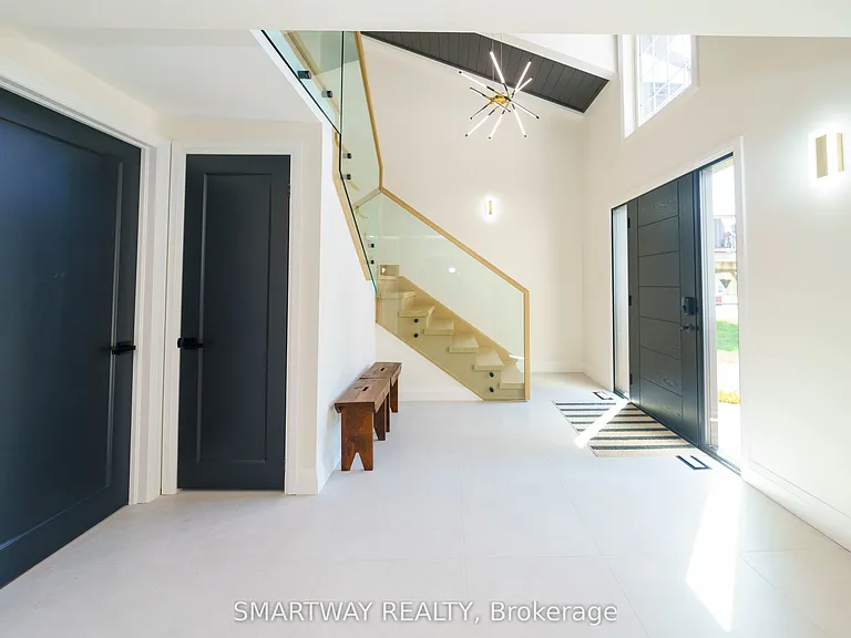 107 Campbell Cres — Photo 6