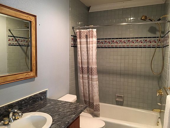 2nd image of 4006 Canyon Dr #B