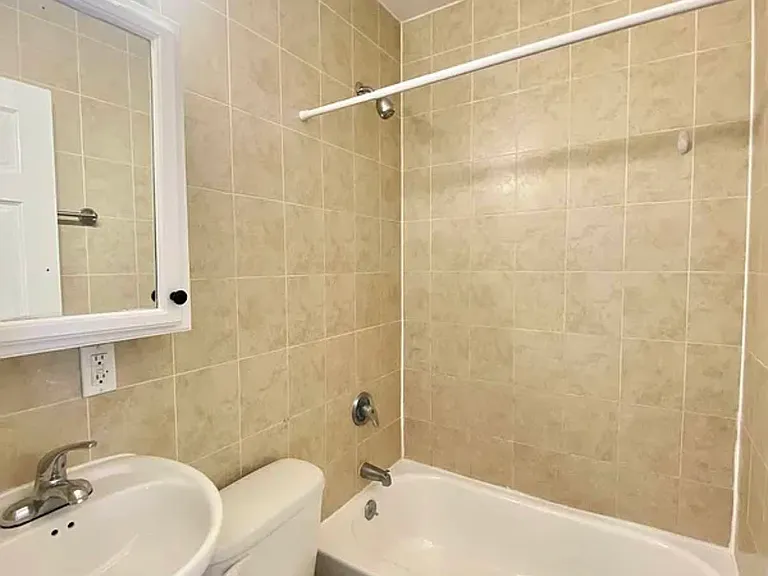 402 W 44th St #4V — Photo 9