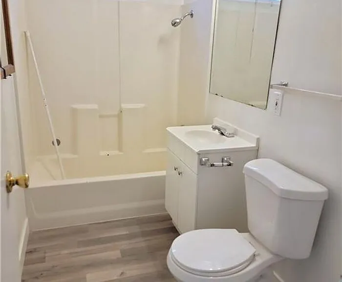 148 W Victory Rd — Photo 16