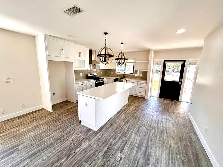 3424 Palo Verde Ave — Photo 4