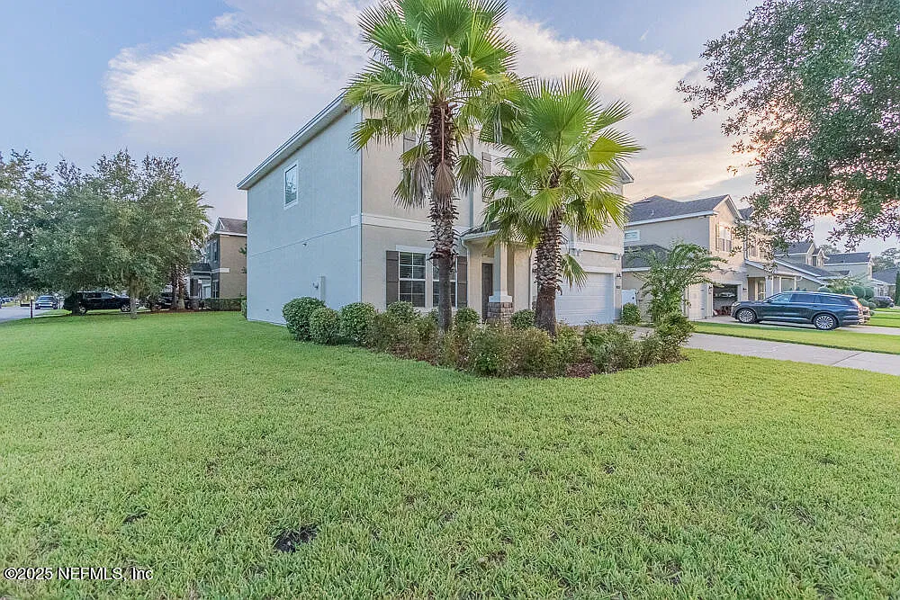 4 bed, 2.5 bath, 2355 sqft, $2,900 — Photo 3