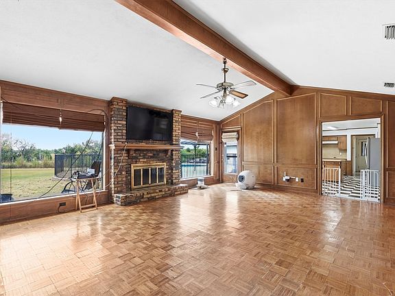 2nd image of 5 Crestview Cir