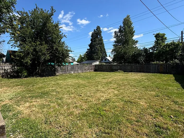 1087 E St — Photo 20
