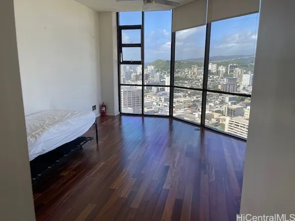 930 Kaheka St #Penthouse A4, Honolulu, HI 96814