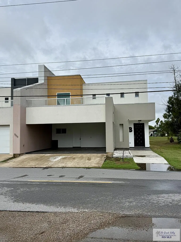 3 bed, 2.5 bath, 2217 sqft, $2,900 — Photo 1