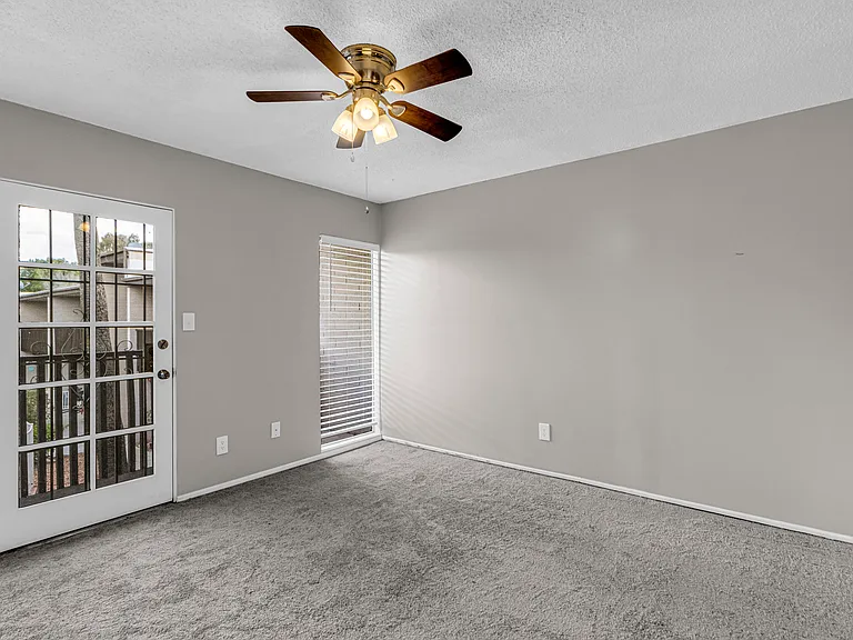 1828 W Tuckey Ln — Photo 16