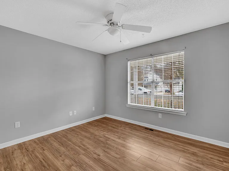 Farm Lake Dr SW — Photo 9