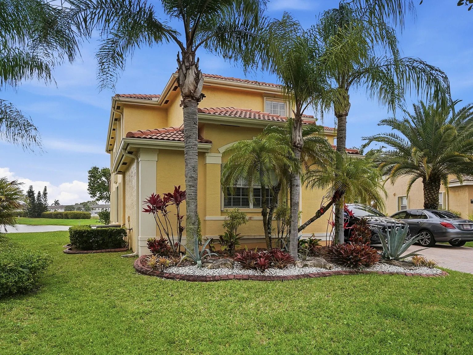 1 bed, 1.0 bath, 3180 sqft, $1,100 — Photo 3