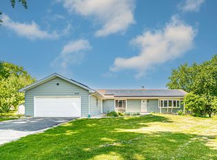 16116 W Gages Lake Rd, Libertyville, IL 60048