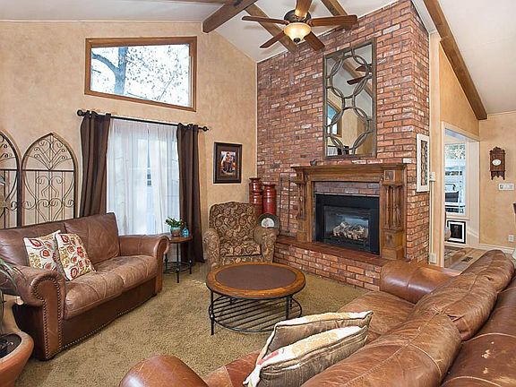 2nd image of 823 Highwood Cir