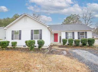 130 Pecan Ln, Aberdeen, NC 28315