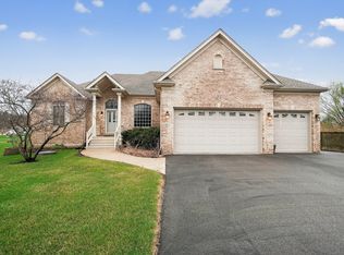 412 Rainbow Dr, Dundee, IL
