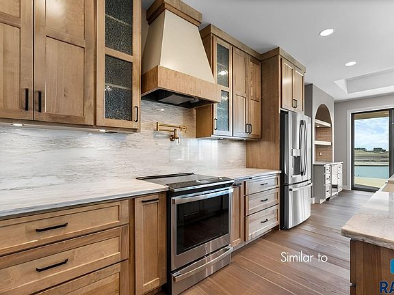 5th image of 1217 Thompson Pl E
