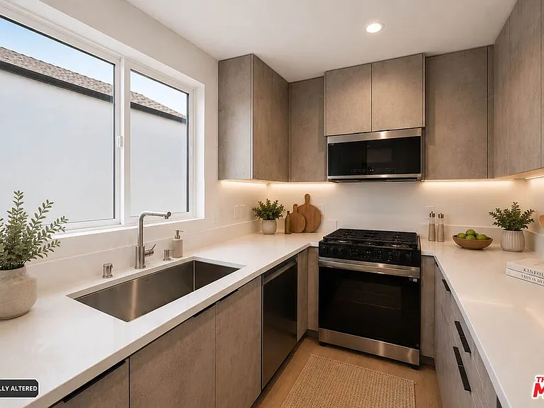 333 6th Ave #D — Photo 9
