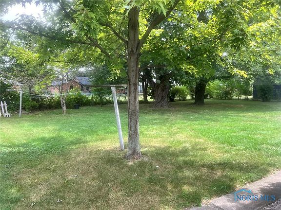 3rd image of 547 Loomis Dr