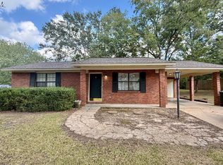 302 Miller Ave, West Point, MS 39773