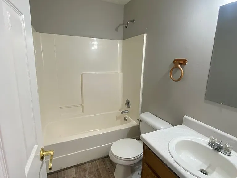 146A College St SE — Photo 4