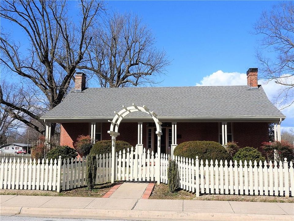 1st image of 602 Braithwaite St