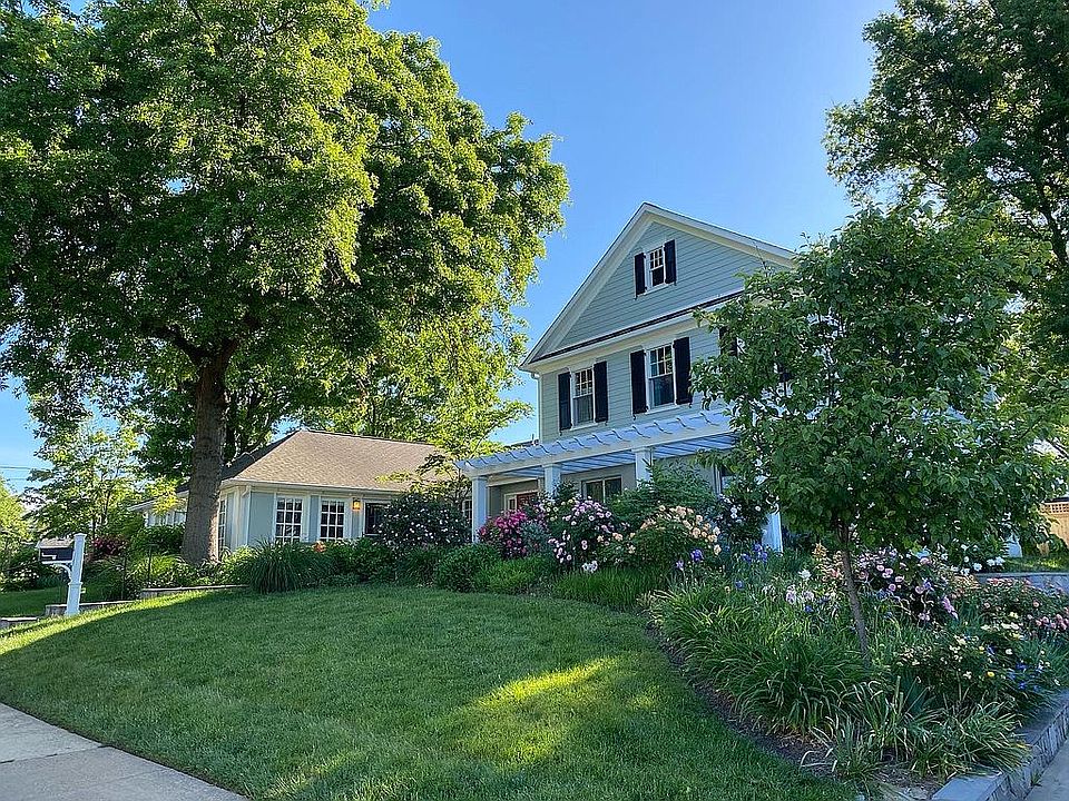 2nd image of 305 Cloverway St